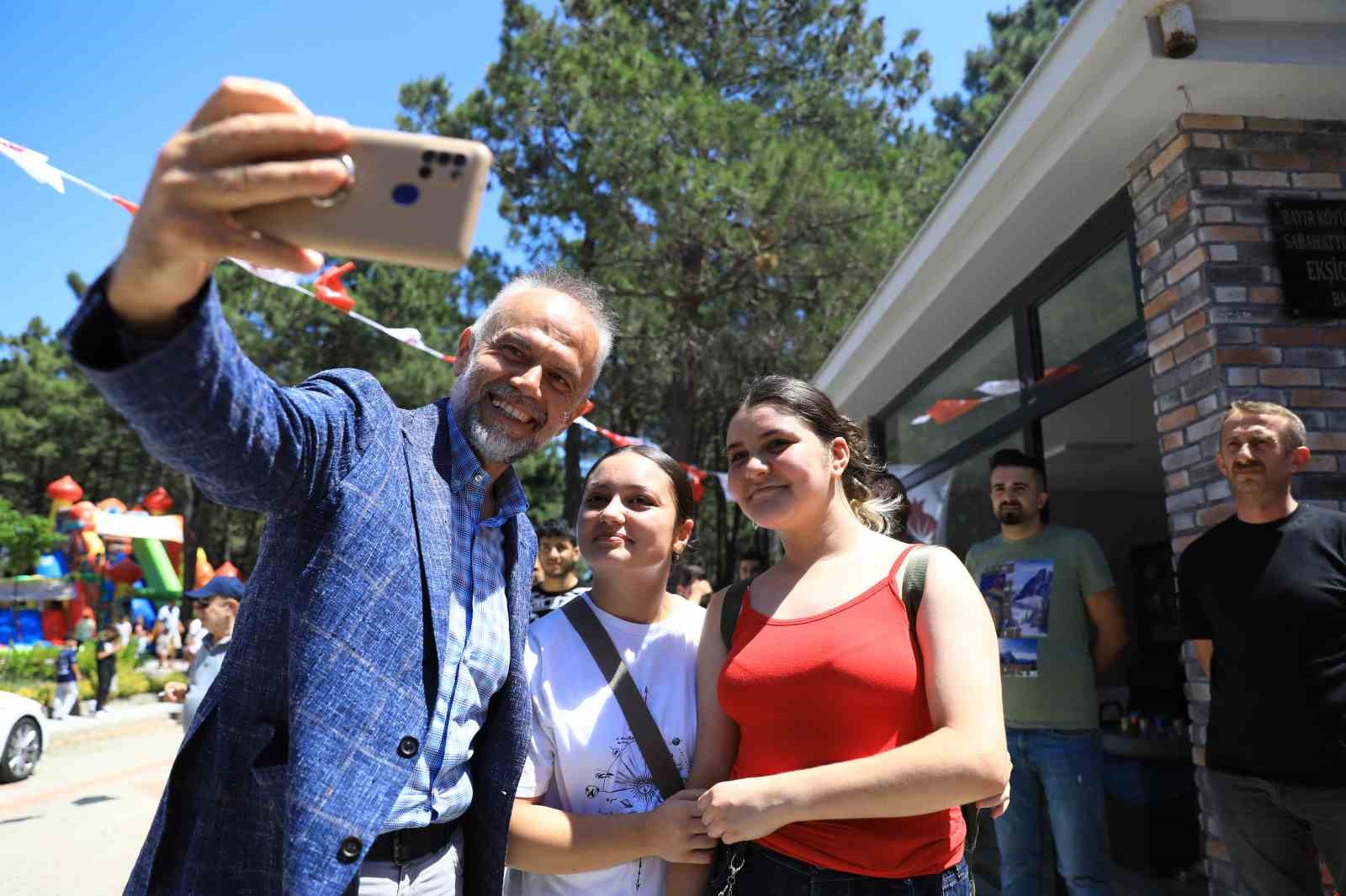 Çekmeköy Belediyesi’nden öğrencilere ulaşım desteği