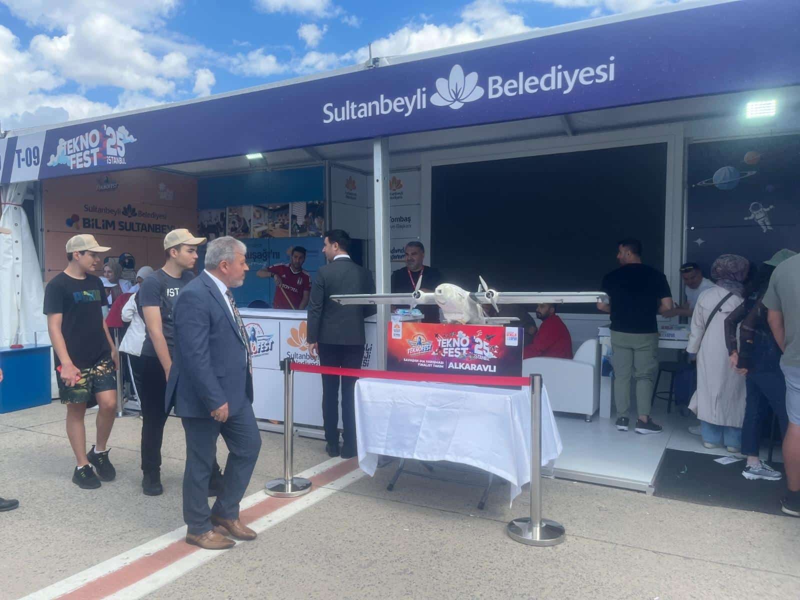 Sultanbeylili Öğrenciler Teknofest’te Projelerini Sergiledi