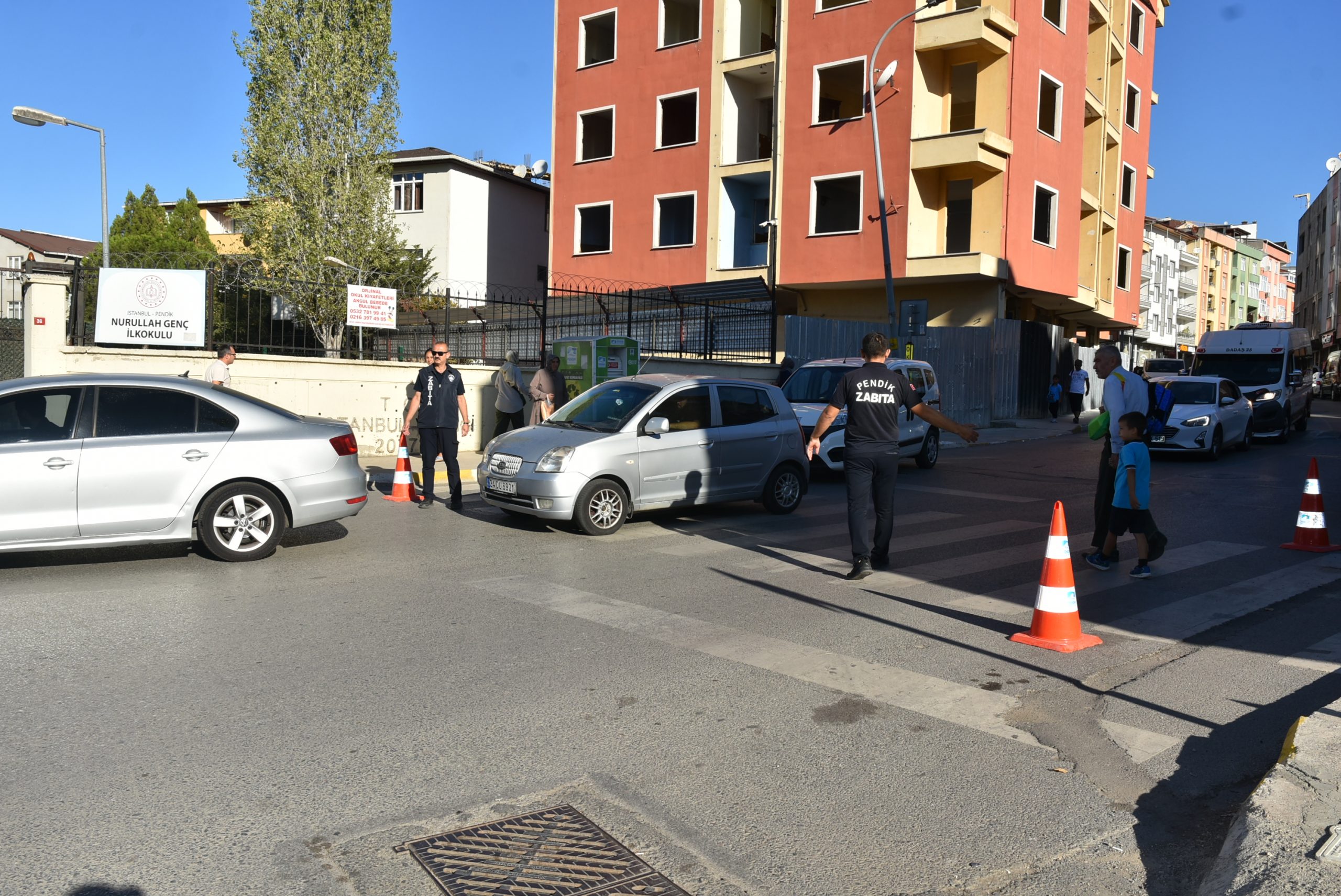 Pendik’te Zabıta Ekiplerinden Okul Önlerinde Sıkı Denetim