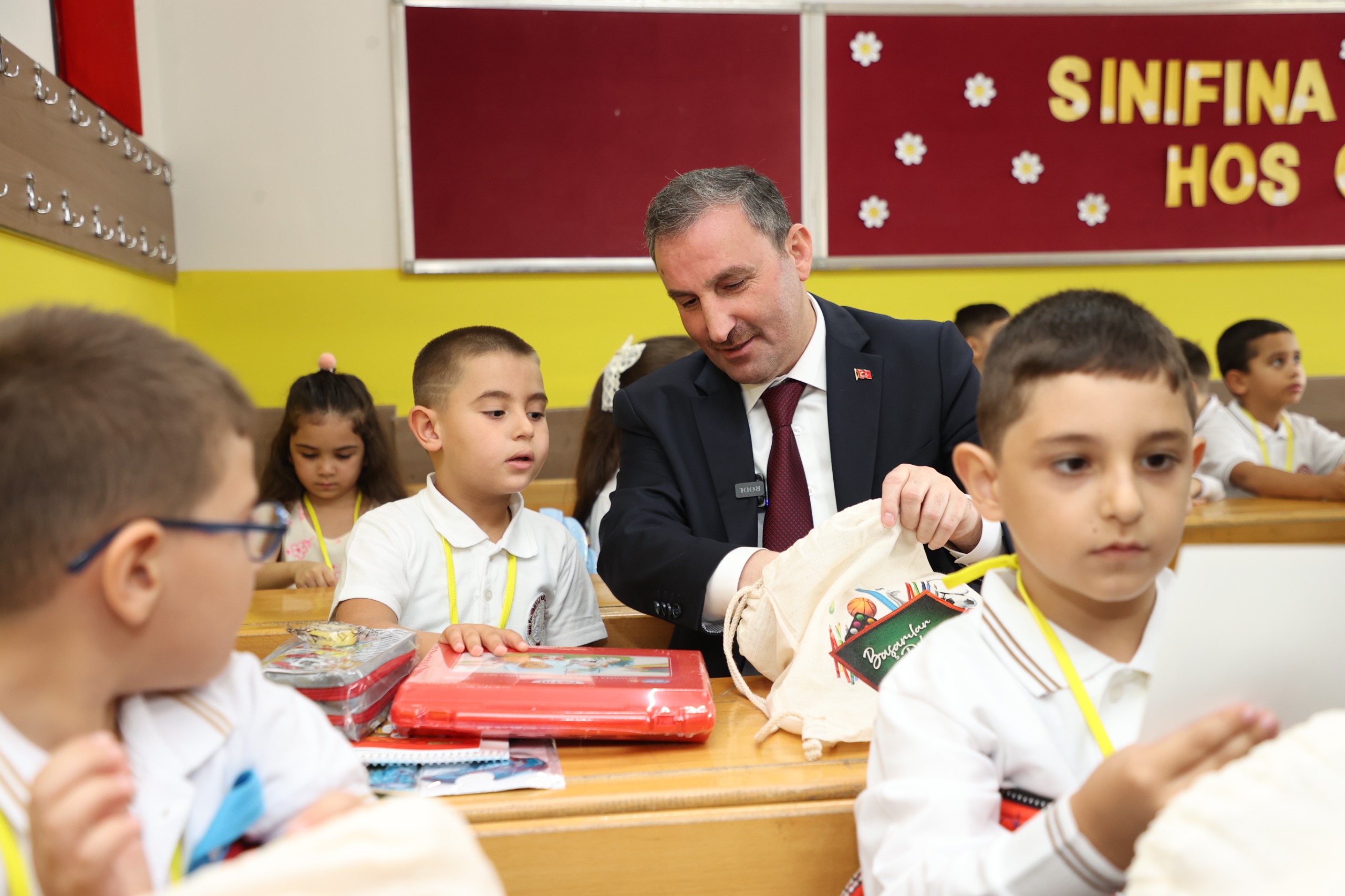 SULTANBEYLİ BELEDİYESİ’NDEN OKULA BAŞLAYAN ÖĞRENCİLERE ÜCRETSİZ KIRTASİYE SETİ