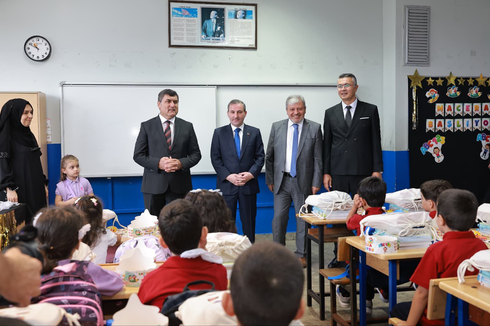 KIRTASİYE SETLERİ 9 BİN ÖĞRENCİYE ULAŞTI
