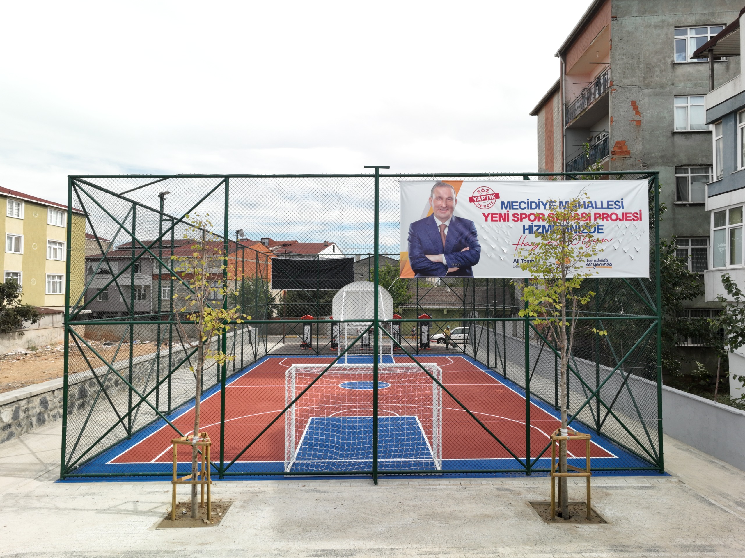 Başkan Tombaş Sözünü Yine Tuttu! Dört Mahalleye Yeni Spor Sahası Kazandırıldı