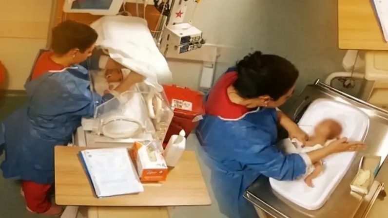 5 günlük bebeğe şiddet uygulayan hemşireden savunma: “Zarar verme kastım yoktu, pişmanım”