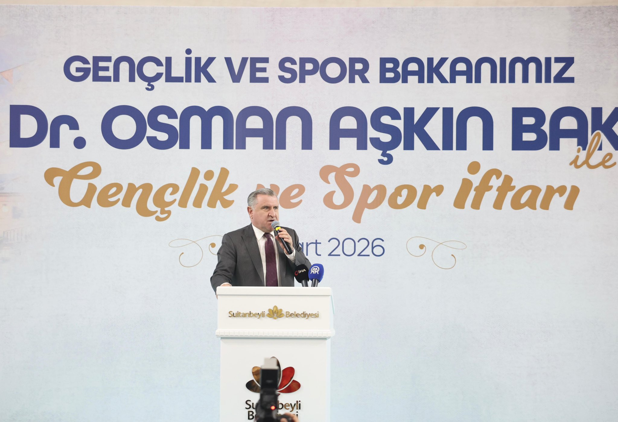 Bakan Bak’tan Sultanbeyli’de Spor Müjdesi: Yeni Tesisler Yolda