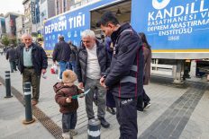 ÜMRANİYE’DE DEPREM BİLİNCİ İÇİN SİMÜLASYON TIRI VATANDAŞLARLA BULUŞTU