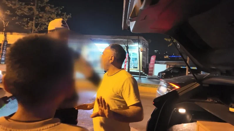 Sultanbeyli’de Trafikte Büyük İhmal: 13 Yaşındaki Çocuk Direksiyon Başında…