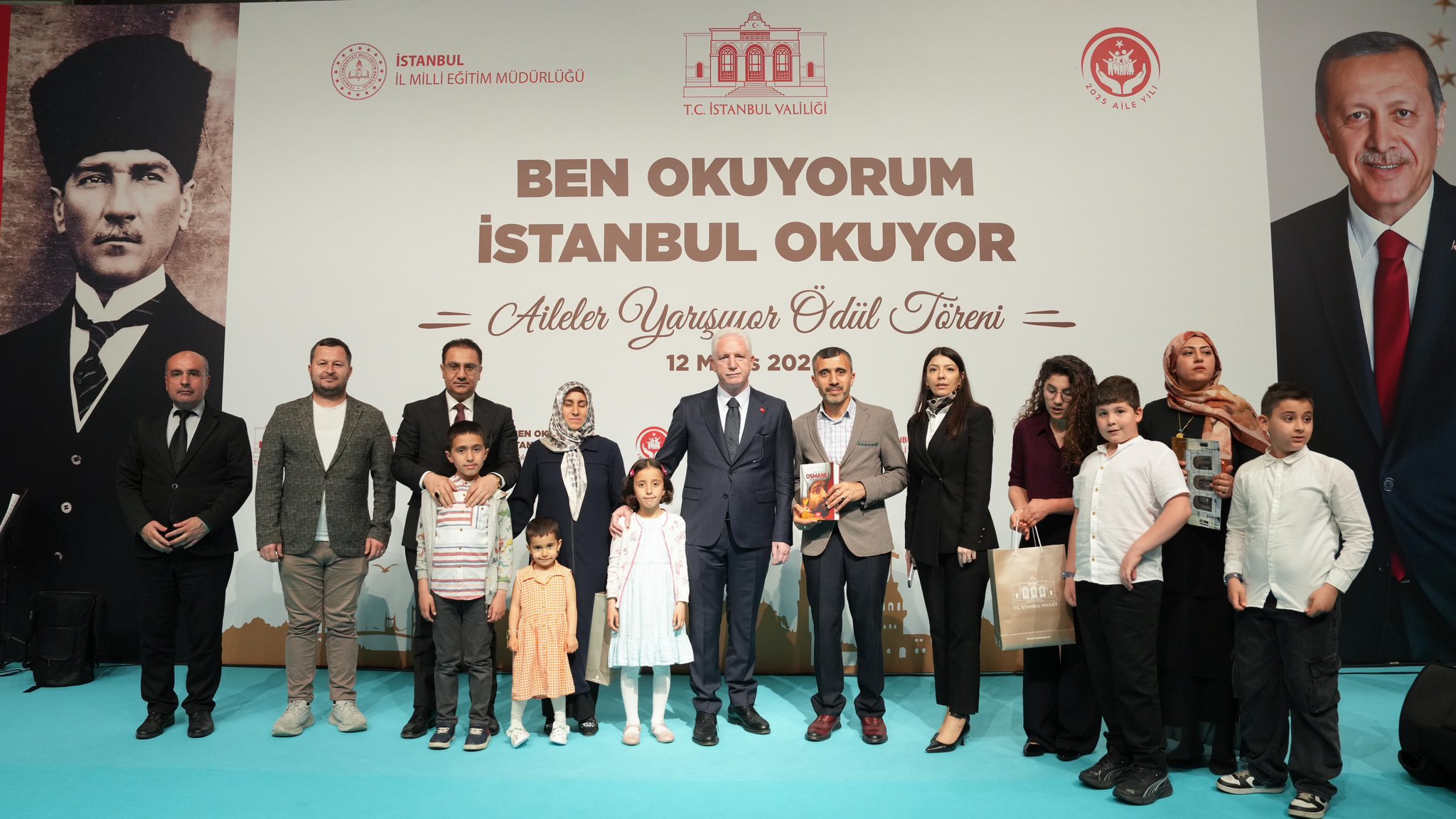 39 İlçede Kitap Seferberliği: İstanbul’da Okuyan Aileler Ödüllendirildi
