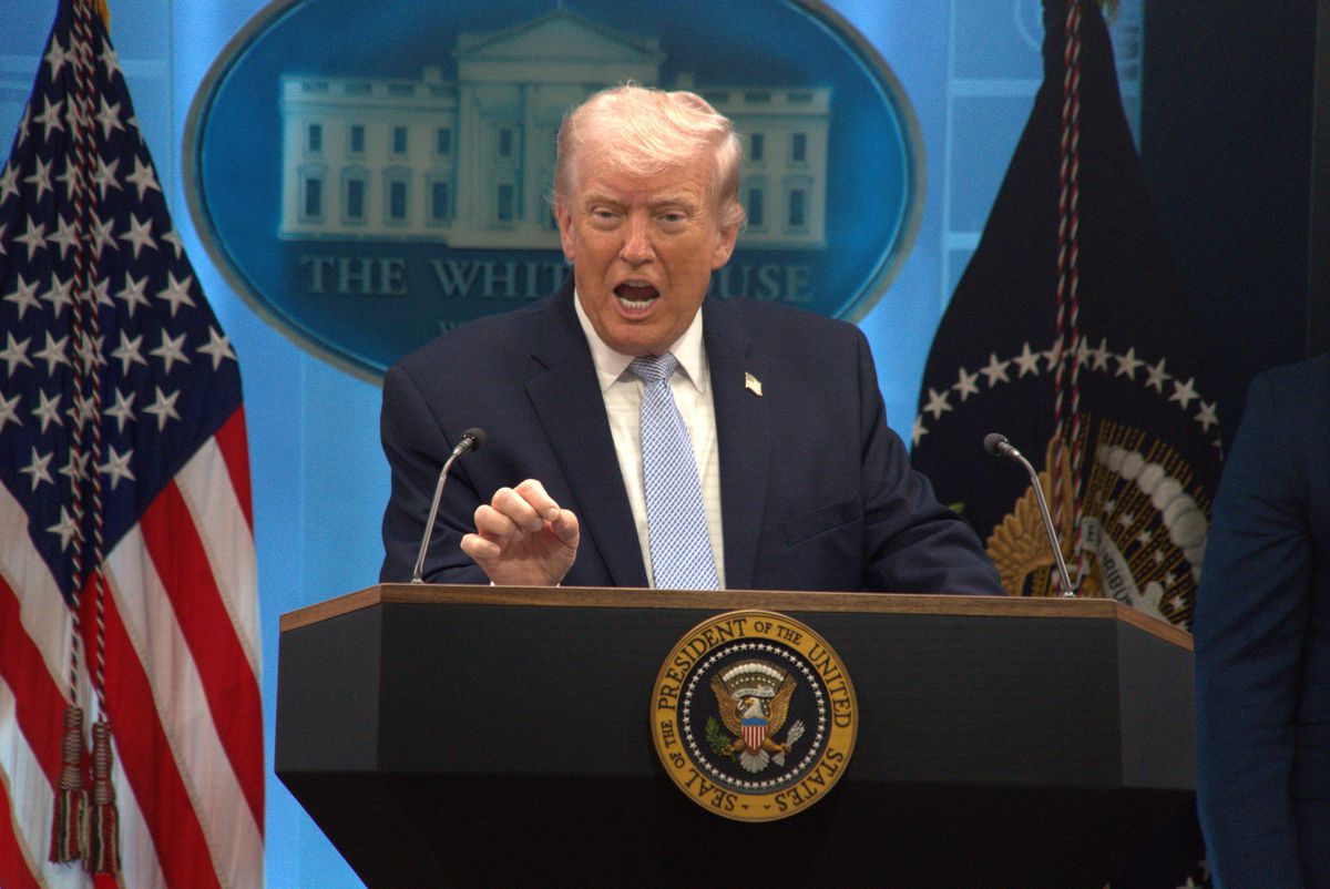 Trump’tan İran’a kritik uyarı: Anlaşma olmazsa bombardıman sürecek
