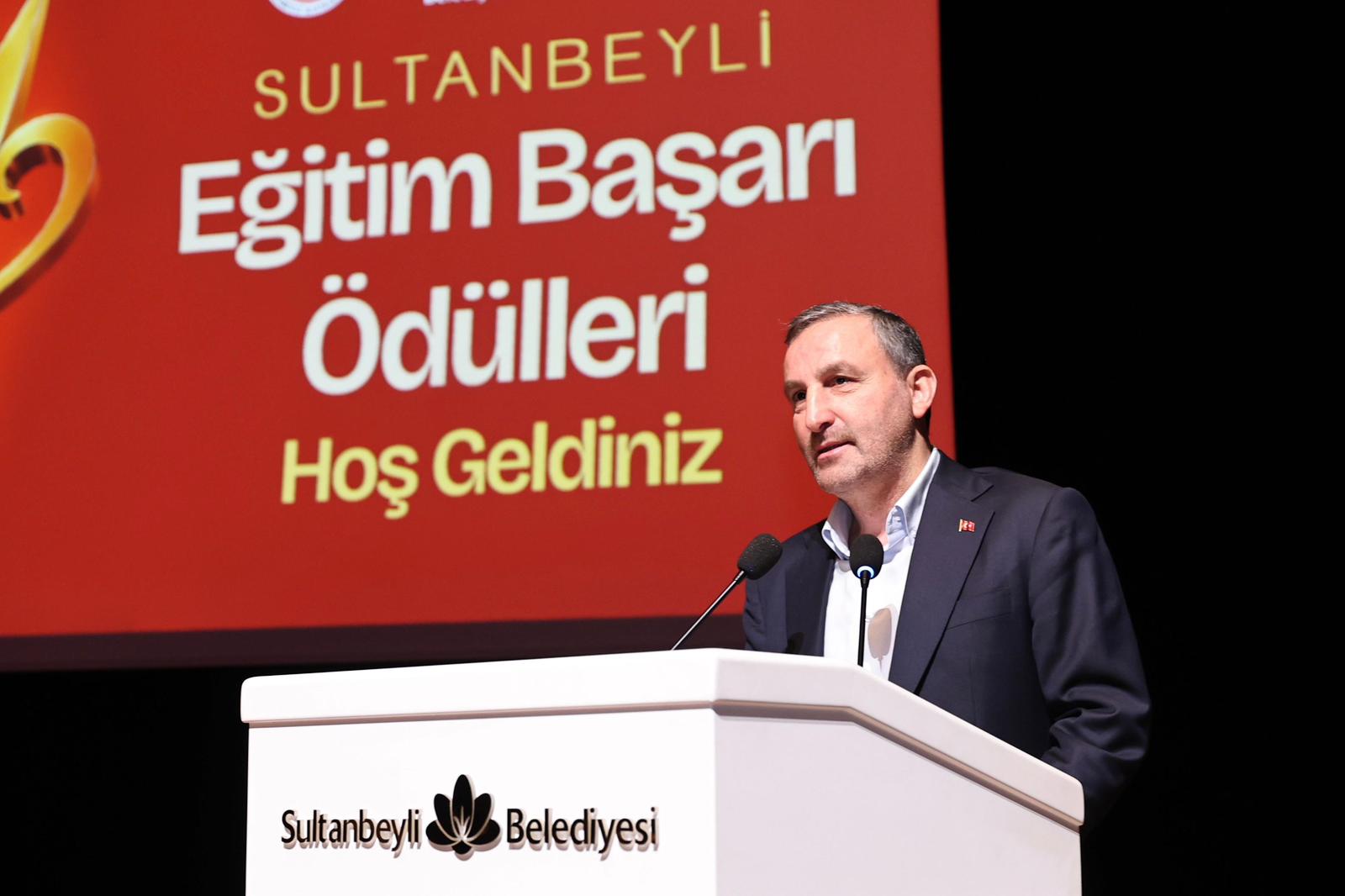 SULTANBEYLİ EĞİTİM BAŞARI ÖDÜLLERİ SAHİPLERİNİ BULDU