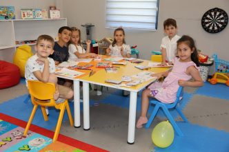 ÜMRANİYE’DE ÇOCUKLAR ÖĞRENİRKEN ANNELER DE ÜRETTİ