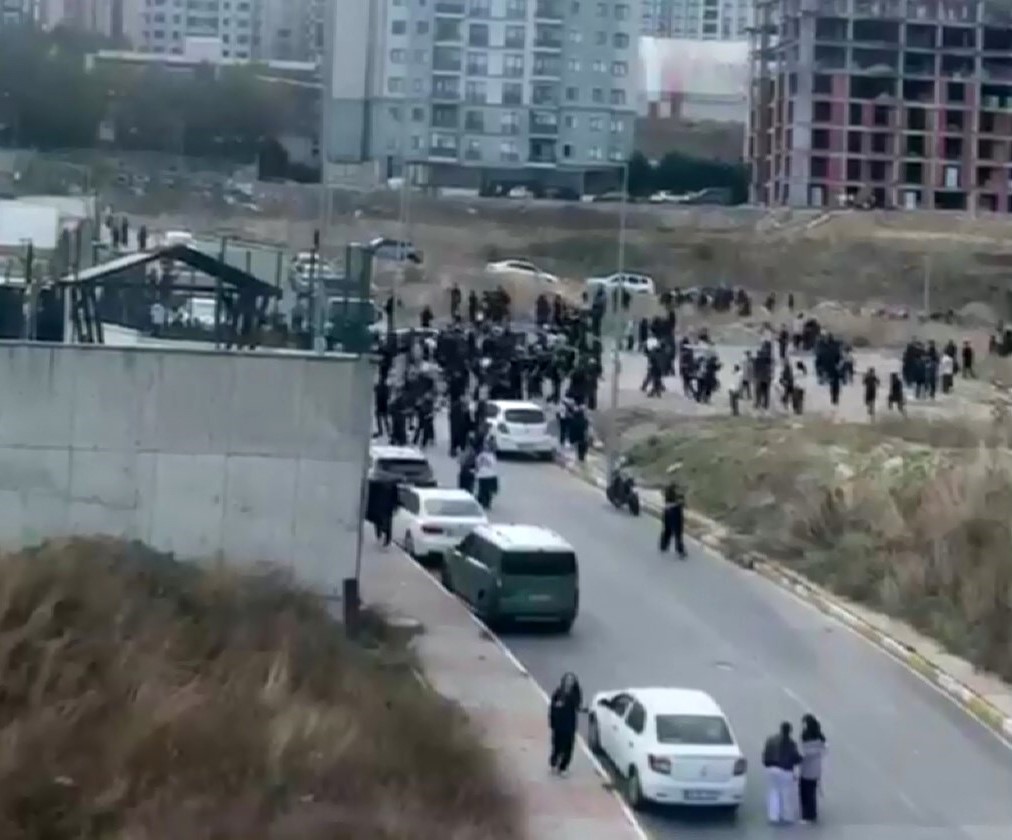 Okulda bıçaklı kavga ihbarı! Ekipler sevk edildi